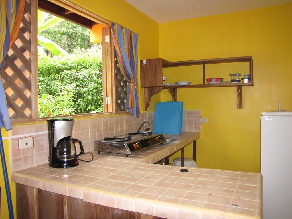 Las Casitas De Playa Negra Vandrarhem Puerto Viejo de Talamanca Exteriör bild