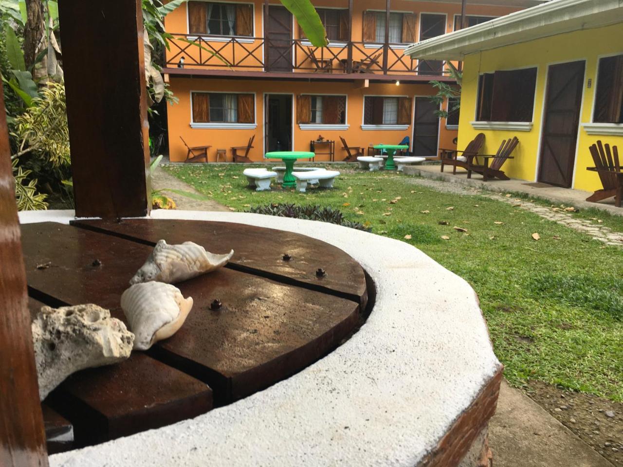 Las Casitas De Playa Negra Vandrarhem Puerto Viejo de Talamanca Exteriör bild