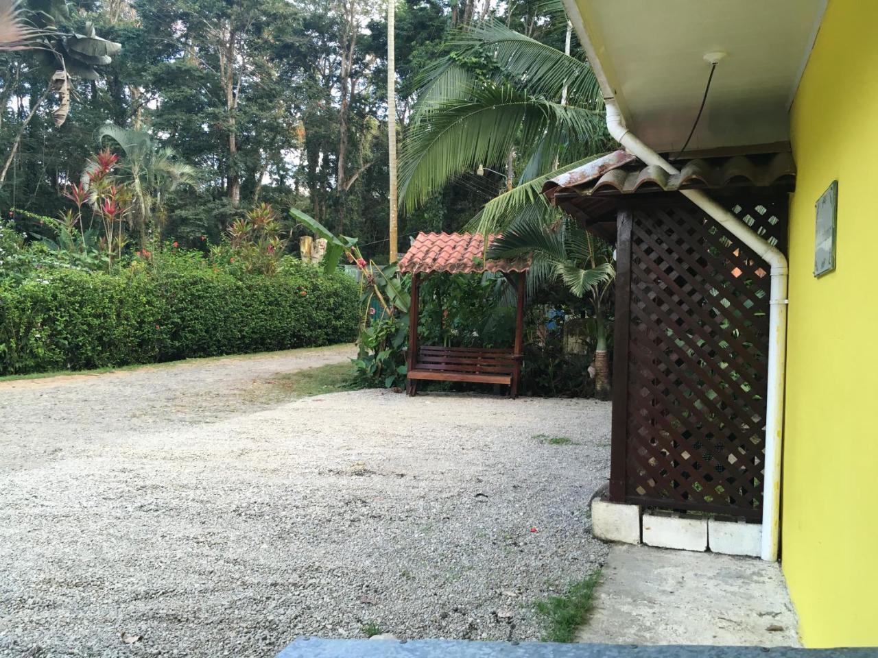 Las Casitas De Playa Negra Vandrarhem Puerto Viejo de Talamanca Exteriör bild