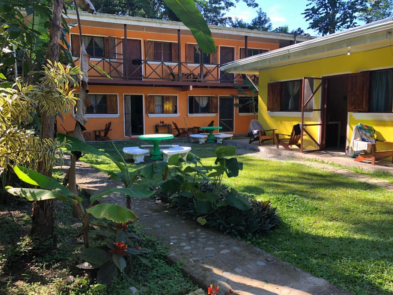 Las Casitas De Playa Negra Vandrarhem Puerto Viejo de Talamanca Exteriör bild