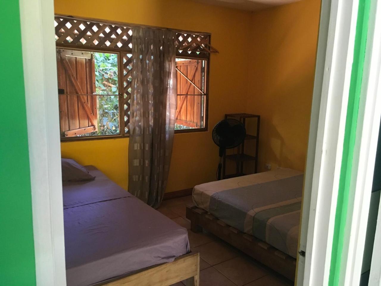 Las Casitas De Playa Negra Vandrarhem Puerto Viejo de Talamanca Exteriör bild