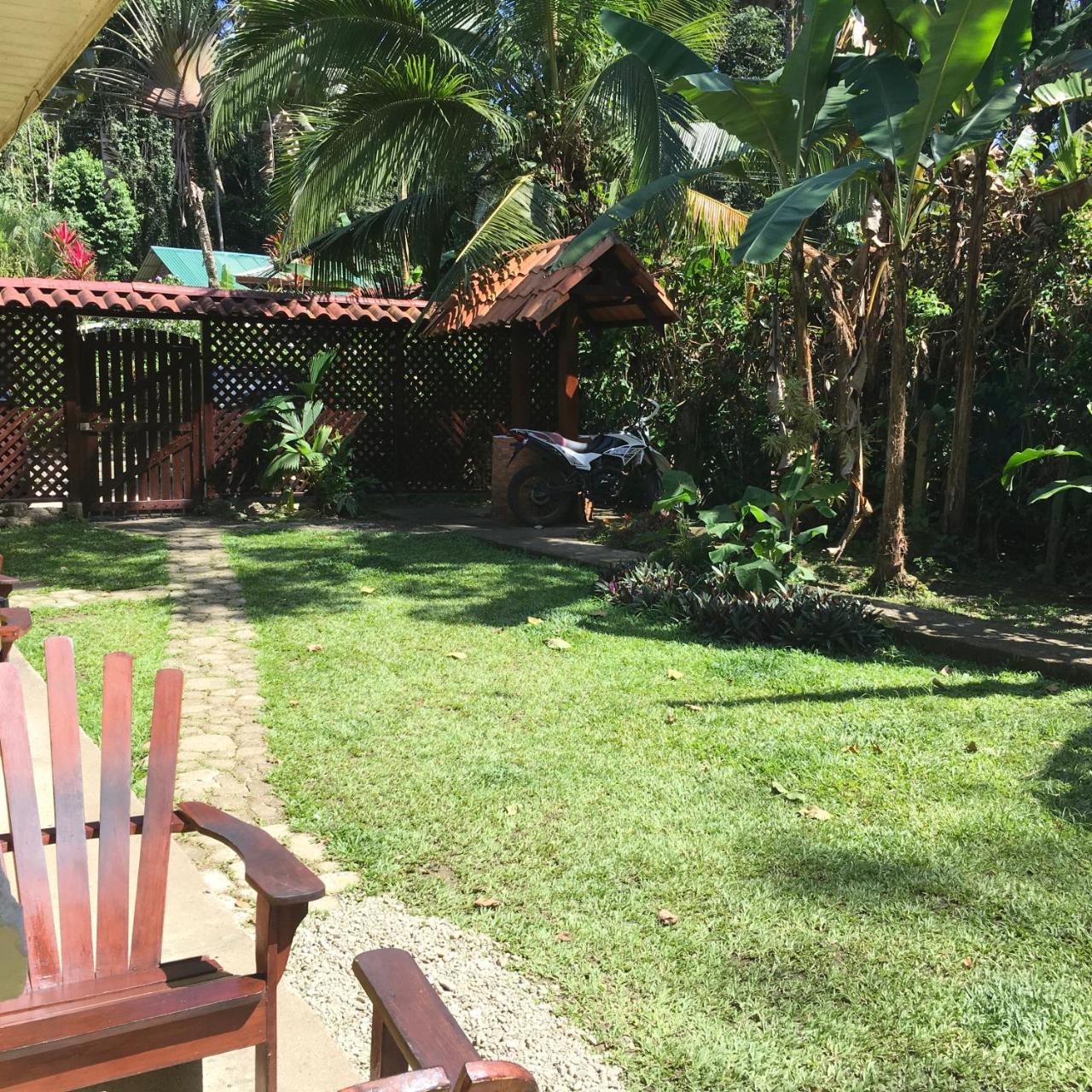 Las Casitas De Playa Negra Vandrarhem Puerto Viejo de Talamanca Exteriör bild