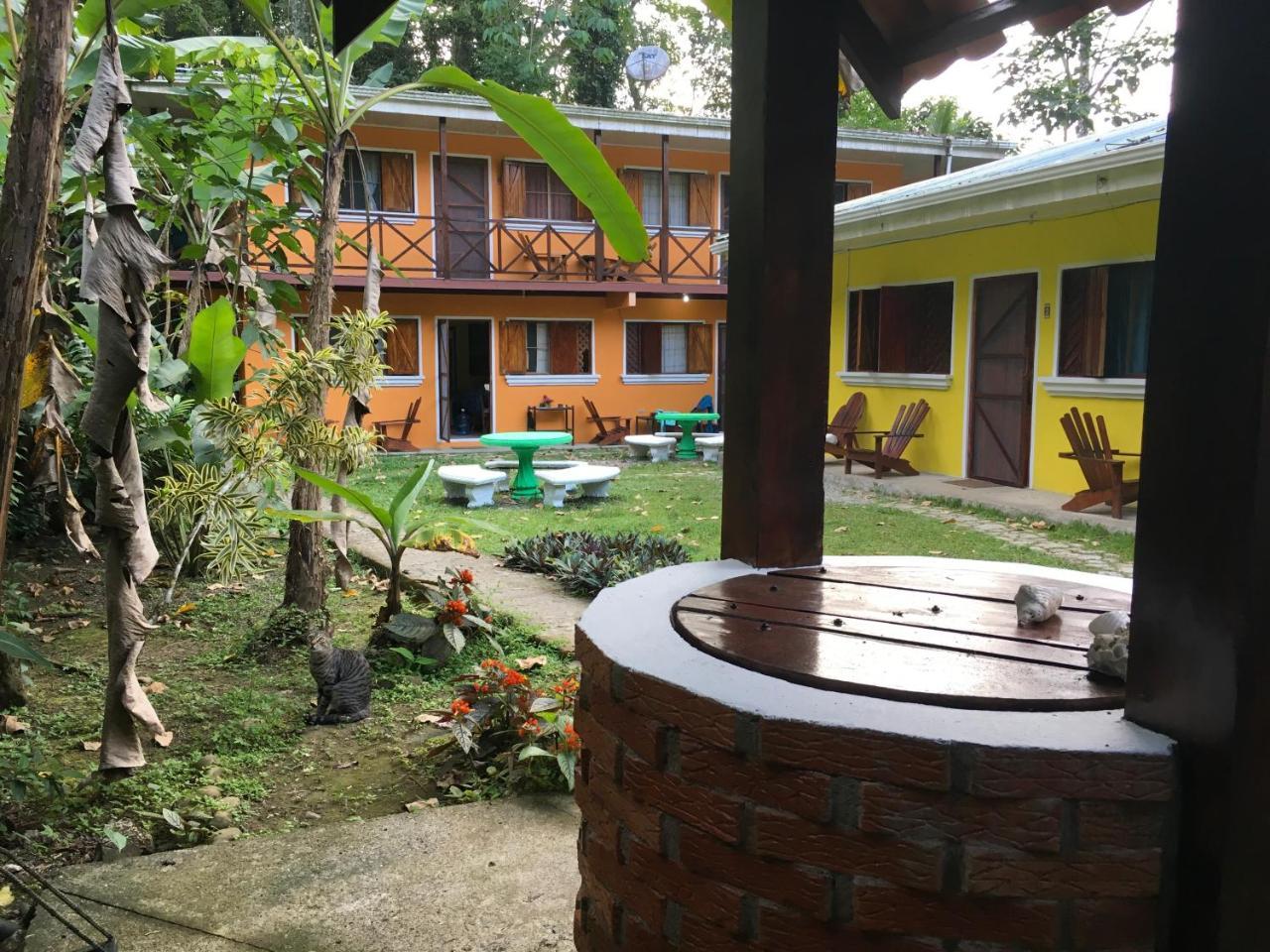 Las Casitas De Playa Negra Vandrarhem Puerto Viejo de Talamanca Exteriör bild