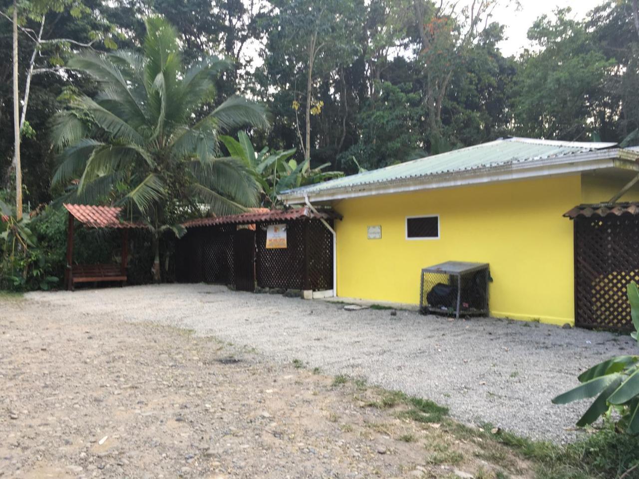 Las Casitas De Playa Negra Vandrarhem Puerto Viejo de Talamanca Exteriör bild